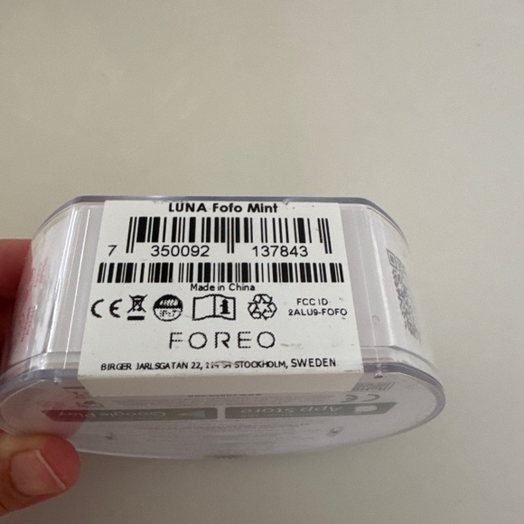 Foreo - Picture 3 of 4